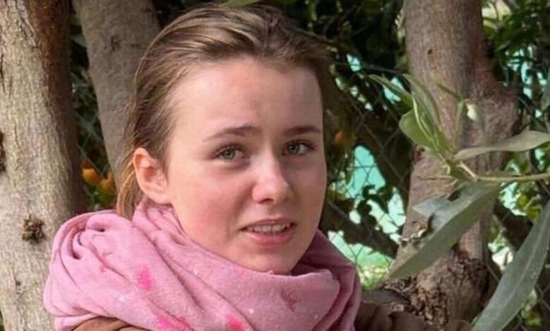 Χωρίς-την-16χρονη-Λόρα-επέστρεψε-στην-Ελλάδα-ο-πατέρας-της-–-Το-κορίτσι-δεν-θέλει-να-τον-συναντήσει-ούτε-παρουσία-κοινωνικού-λειτουργού