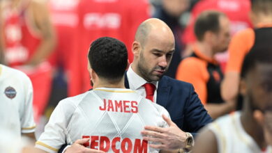 Μπάχαλο-στη-Μονακό-και-επεισόδιο-μεταξύ-Μάικ-Τζέιμς-και-Έλι-Οκόμπο-μετά-την-ήττα-από-τη-Φενέρμπαχτσε