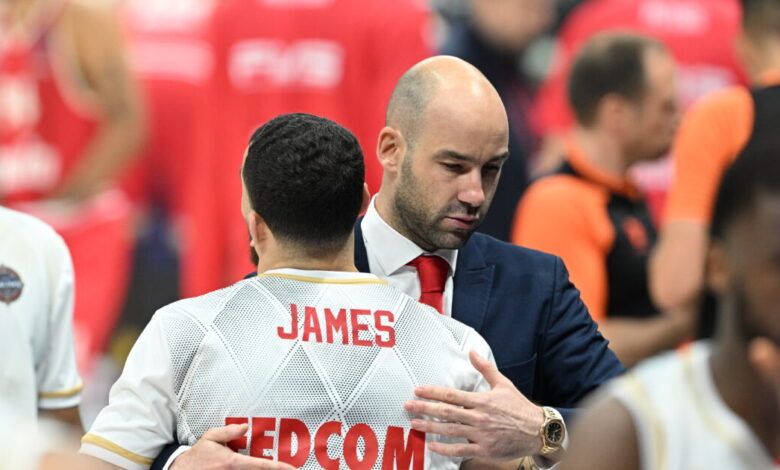 Μπάχαλο-στη-Μονακό-και-επεισόδιο-μεταξύ-Μάικ-Τζέιμς-και-Έλι-Οκόμπο-μετά-την-ήττα-από-τη-Φενέρμπαχτσε