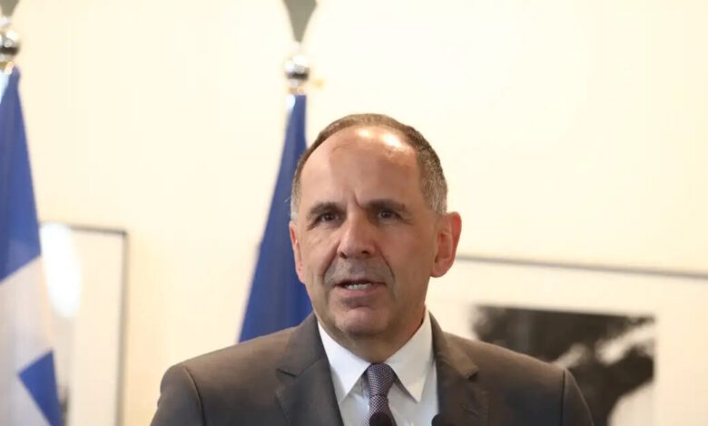 Γιώργος-Γεραπετρίτης:-Η-Σούδα-δεν-απειλείται,-ανησυχία-για-τα-στενά-του-Ορμούζ,-ιστορικό-καθήκον-η-στρατιωτική-αποστολή-στην-Κύπρο