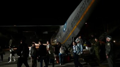Επέστρεψαν-91-Έλληνες-με-c-130-από-το-Άμπου-Ντάμπι-–-Συγκινητικές-στιγμές-στο-αεροδρόμιο-της-Ελευσίνας