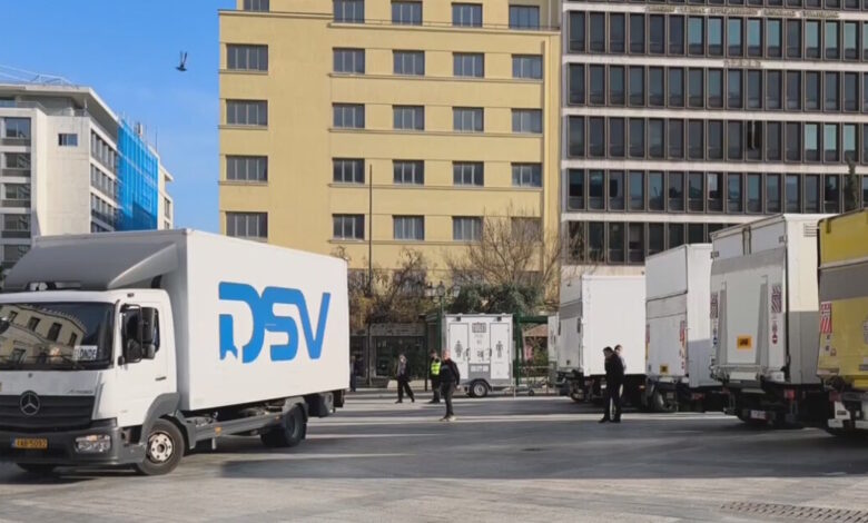 Μπραντ-Πιτ:-Στο-Δημαρχείο-Αθηνών-και-την-πλατεία-Κοτζιά-συνεχίζουν-σήμερα-τα-γυρίσματα-της-ταινίας