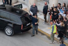 Μπραντ-Πιτ:-Νέα-πλάνα-από-τα-γυρίσματα-στην-πλατεία-Κοτζιά-με-τις-συμπρωταγωνίστριές-του