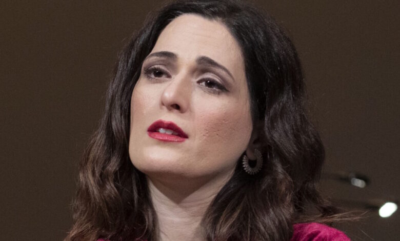 Βερόνικα-Δαβάκη:-Η-τέχνη-δεν-οφείλει-τίποτα-σε-κανέναν,-εμείς-οφείλουμε-να-την-αφήνουμε-ελεύθερη