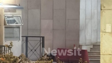 Θρίλερ-στη-ΓΑΔΑ:-Συνελήφθη-48χρονος-Σουδανός-που-απειλούσε-με-χειροβομβίδα-στα-χέρια-και-είχε-άλλες-δύο-στο-σακίδιο-–-Η-στιγμή-της-ελεγχόμενης-έκρηξης