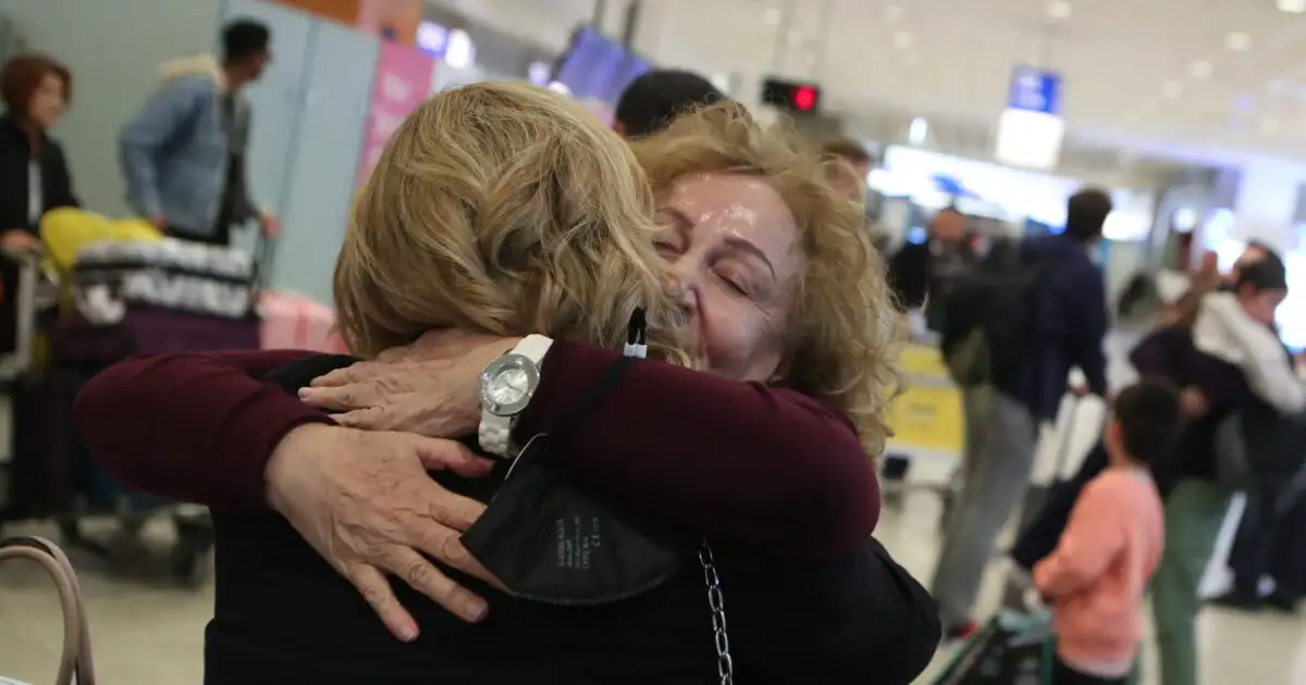 ΥΠΕΞ:-227-Έλληνες-επαναπατρίστηκαν-από-τη-Μέση-Ανατολή-–-Μετ’-εμποδίων-η-επιστροφή-ακόμη-600-από-το-Ντουμπάι