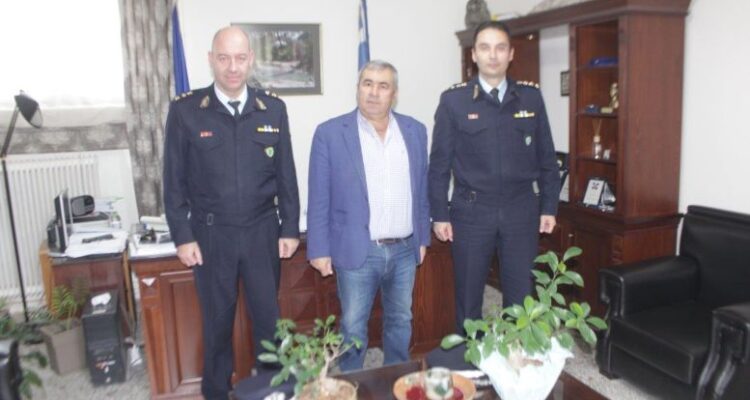Στον-δήμαρχο-Πύλης-ο-νέος-Αστυνομικός-Διευθυντής-Τρικάλων