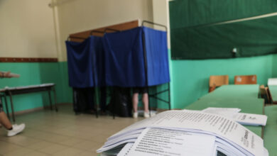 Εκλογές:-Σκέψεις-για-παραβάν-με-τάμπλετ-αντί-για-ψηφοδέλτιο-στις-αυτοδιοικητικές-και-αλλαγές-στα-τμήματα-ετεροδημοτών