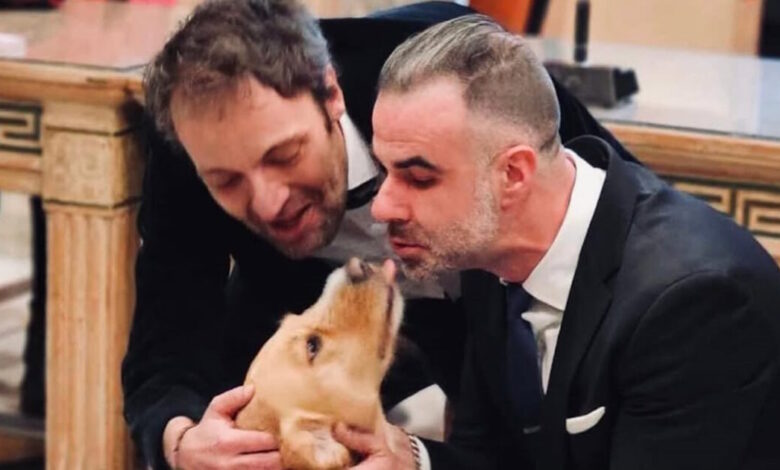 Ο-Αύγουστος-Κορτώ-έκλεισε-δύο-χρόνια-γάμου-με-τον-σύζυγό-του:-Αν-γεννιόμουν-πάλι-εσένα-θα-παντρευόμουν