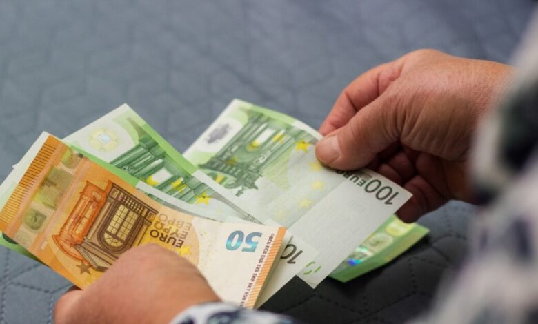 e-ΕΦΚΑ:-Σήμερα-τα-αναδρομικά-σε-1015-συνταξιούχους-–-Πάνω-από-2-εκατ.-ευρώ-το-συνολικό-ποσό