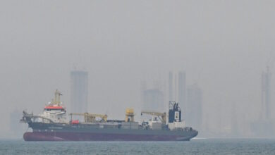 Η-Μέση-Ανατολή-«παγώνει»-τη-ναυτιλία-και-το-εμπόριο:-Εκτίναξη-ναύλων,-στα-352-δισ.-δολάρια-οι-ανάγκες-ασφάλισης-δεξαμενόπλοιων-στο-Ορμούζ