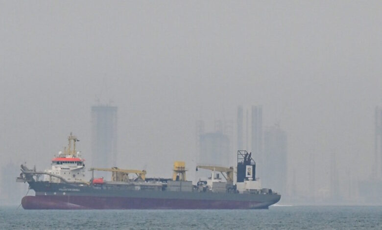 Η-Μέση-Ανατολή-«παγώνει»-τη-ναυτιλία-και-το-εμπόριο:-Εκτίναξη-ναύλων,-στα-352-δισ.-δολάρια-οι-ανάγκες-ασφάλισης-δεξαμενόπλοιων-στο-Ορμούζ