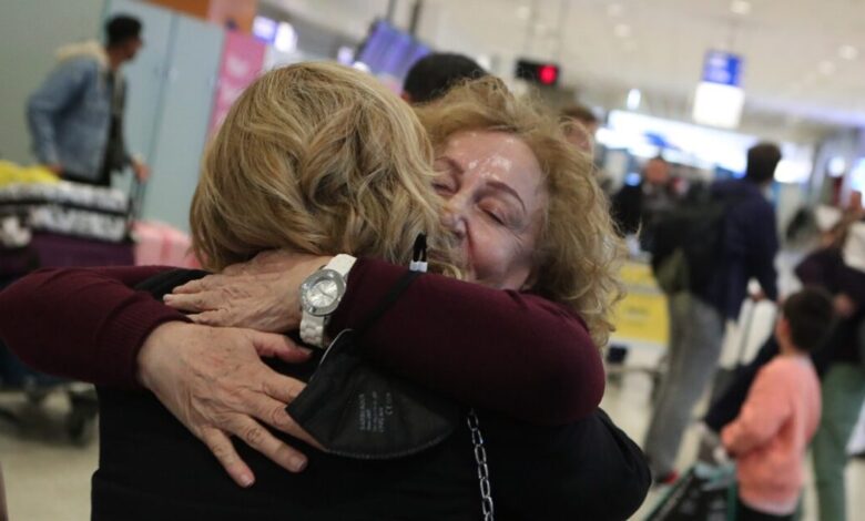 Έφτασαν-στο-«Ελευθέριος-Βενιζέλος»-οι-πτήσεις-με-εκατοντάδες-Έλληνες-από-το-Ντουμπάι