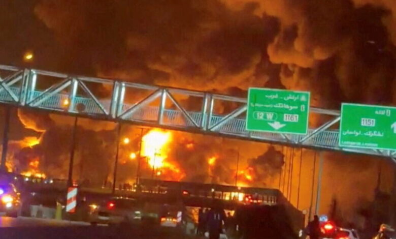 Ιράν:-Εικόνες-αποκάλυψης-από-ισραηλινή-επίθεση-σε-πετρελαϊκές-εγκαταστάσεις-στην-Τεχεράνη-–-Χτύπημα-και-στο-αεροδρόμιο-του-Ισφαχάν