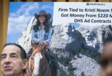 Κρίστι-Νόεμ:-Από-τη-δολοφονία-του-σκύλου-της-στα-πολυτελή-τζετ-και-το-«blanketgate»-–-Όλα-τα-σκάνδαλα-της-«barbie-της-Μετανάστευσης»