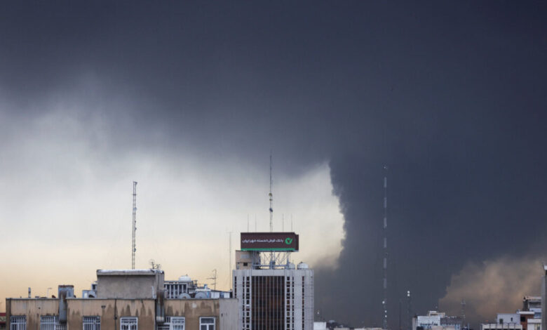 Ανελέητο-σφυροκόπημα-στην-Τεχεράνη-–-Το-Ιράν-χτύπησε-ουρανοξύστη-στο-Κουβέιτ-–-Επιθέσεις-στο-Μπαχρέιν