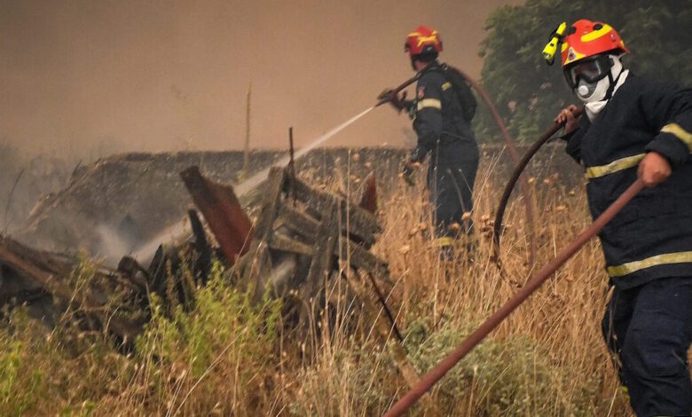 Φωτιά-στη-Σητεία,-30-πυροσβέστες-και-2-ομάδες-δασοκομάντο-στη-μάχη-με-τις-φλόγες