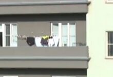 Τσεχία:-Τερματοφύλακας-έστειλε-την-μπάλα-σε-μπαλκόνι-πολυκατοικίας-έξω-από-το-γήπεδο