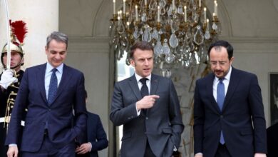 Στην-Κύπρο-ο-Κυριάκος-Μητσοτάκης-για-την-τριμερή-συνάντηση-με-Εμανουέλ-Μακρόν-και-Νίκο-Χριστοδουλίδη-–-live-εικόνα