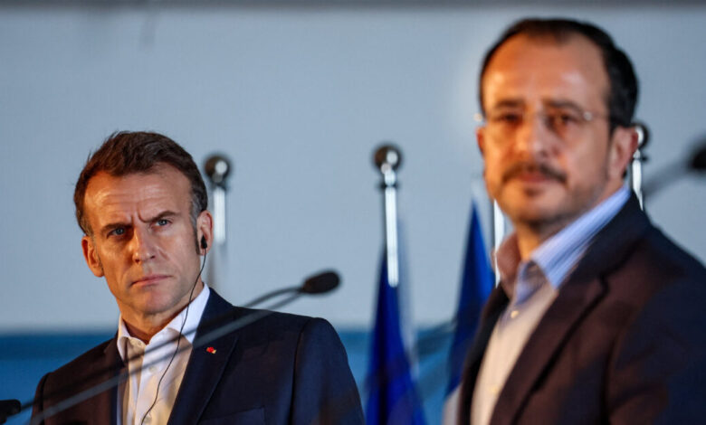 Εμανουέλ-Μακρόν:-Μετά-την-Κύπρο,-ο-πρόεδρος-της-Γαλλίας-μεταβαίνει-στη-Σούδα-για-να-δει-το-αεροπλανοφόρο-«Σαρλ-Ντε-Γκωλ»