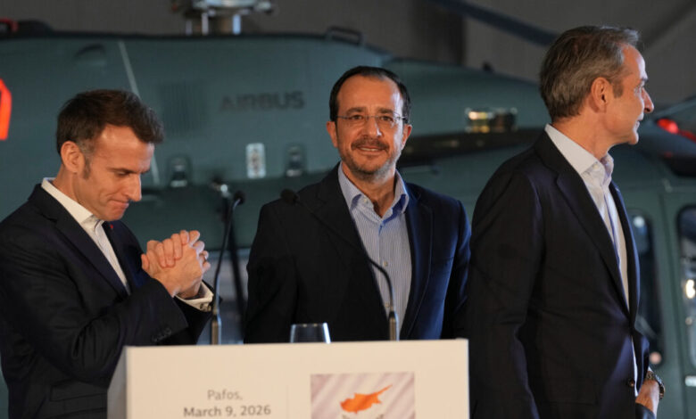 Μητσοτάκης-και-Μακρόν-από-την-Πάφο:-Η-Κύπρος-δεν-είναι-μόνη,-η-ασφάλειά-της-είναι-ευρωπαϊκή-υπόθεση