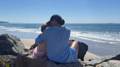 Μέγκαν-Μαρκλ:-Η-τρυφερή-αγκαλιά-με-την-κόρη-της-με-φωτογράφο-τον-πρίγκιπα-Χάρι-   