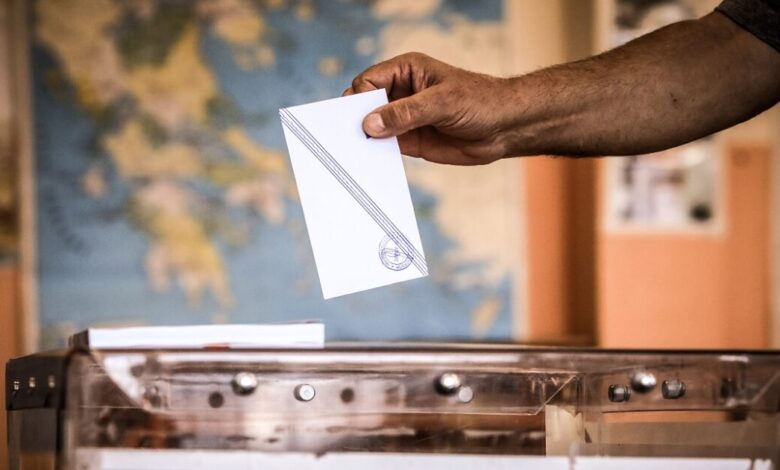 Δημοσκόπηση-opinion-poll:-Στις-32,7%-η-ΝΔ-με-διαφορά-15,9-μονάδων-από-το-ΠΑΣΟΚ-–-«Χαμηλές-πτήσεις»-για-Καρυστιανού,-Τσίπρα-και-Σαμαρά