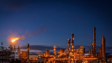 Άλμα-στις-τιμές-πετρελαίου:-Πάνω-από-τα-100-δολάρια/βαρέλι-μετά-από-4-χρόνια