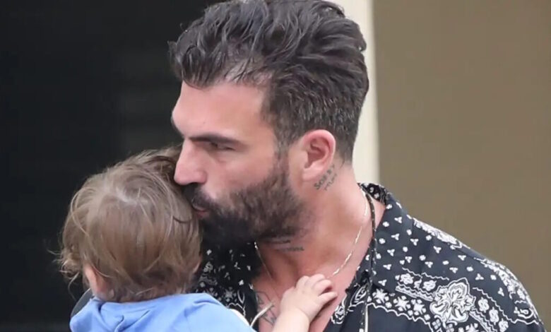 «Λιώνει»-ο-Δημήτρης-Αλεξάνδρου-με-τον-γιο-του,-Πάρη:-Είναι-το-αυτοκολλητάκι-μου