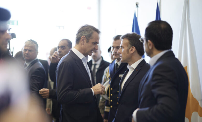 Τριμερής-Μητσοτάκη,-Χριστοδουλίδη-και-Μακρόν-στην-Πάφο:-Έμφαση-σε-αποκλιμάκωση,-Λίβανο-και-ασφάλεια-της-ναυσιπλοΐας