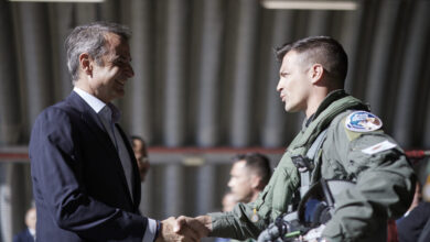 Κυριάκος-Μητσοτάκης:-Ο-πρωθυπουργός-συνάντησε-τους-πιλότους-των-ελληνικών-f-16-στην-Κύπρο