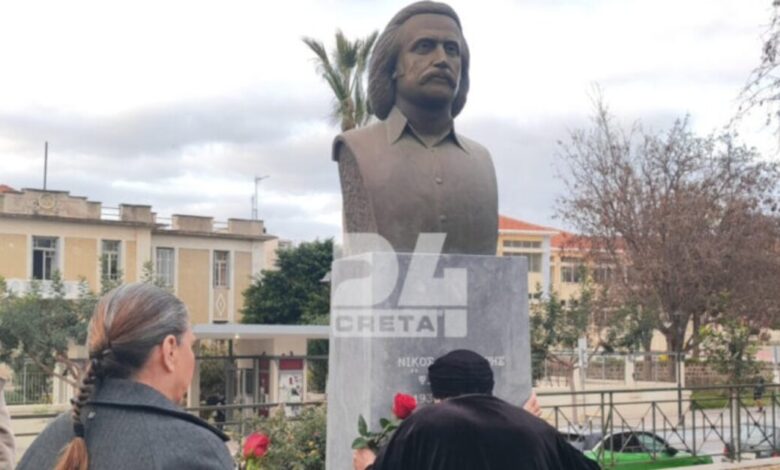 Χανιά:-Συγκίνηση-στα-αποκαλυπτήρια-της-προτομής-του-Νίκου-Ξυλούρη