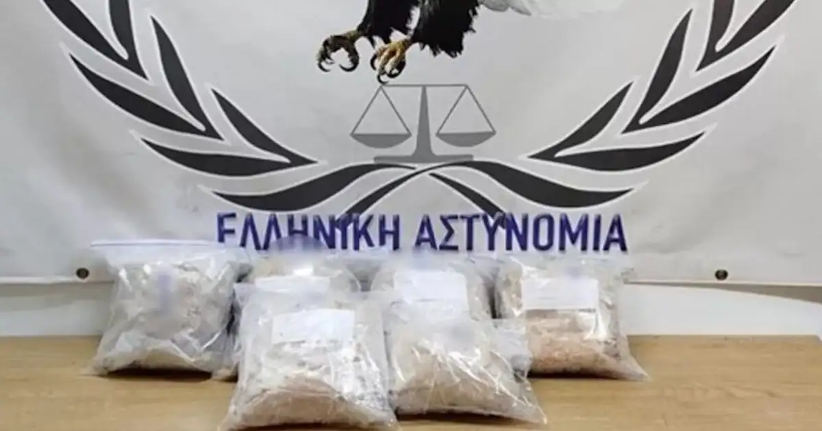 Κομοτηνή:-Βρέθηκαν-11-κιλά-ισχυρού-συνθετικού-ναρκωτικού-στο-πορτμπαγκάζ-αυτοκινήτου-άνδρα-που-διέμενε-παράνομα-στη-χώρα