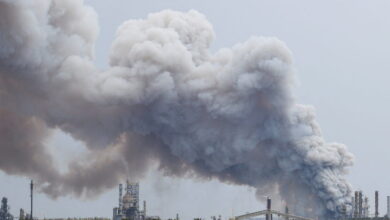 Τα-ΗΑΕ-κλείνουν-το-μεγαλύτερο-διυλιστήριο-πετρελαίου-στο-Άμπου-Ντάμπι-μετά-από-επίθεση-ιρανικού-drone-–-Παράγει-922.000-βαρέλια-την-ημέρα