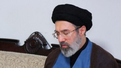 bayt:-Το-αόρατο-«κράτος-εν-κράτει»-του-Ιράν-–-Το-πανίσχυρο-κέντρο-εξουσίας-που-κληρονόμησε-ο-Μοτζτάμπα-Χαμενεΐ