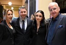 Νίκος-Ανδρουλάκης:-Στο-θέατρο-«Παλλάς»-ο-πρόεδρος-του-ΠΑΣΟΚ,-παρακολούθησε-την-παράσταση-για-τον-Αντώνη-Καλογιάννη