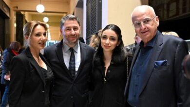 Νίκος-Ανδρουλάκης:-Στο-θέατρο-«Παλλάς»-ο-πρόεδρος-του-ΠΑΣΟΚ,-παρακολούθησε-την-παράσταση-για-τον-Αντώνη-Καλογιάννη