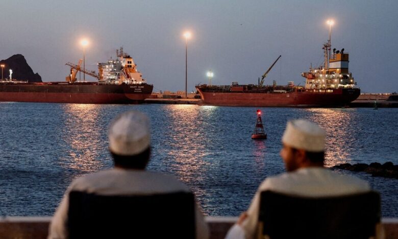 Θρίλερ-στα-Στενά-του-Ορμούζ:-Απομακρύνετε-τις-νάρκες-λέει-ο-Τραμπ,-πύραυλοι-και-drones-στοχεύουν-πλοία-απαντά-η-Τεχεράνη