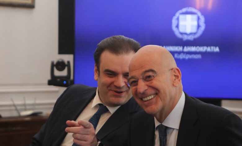 Δημοσκόπηση-alco:-Δένδιας-και-Πιερρακάκης-οι-δημοφιλέστεροι-υπουργοί-–-Συγκάλυψη-βλέπουν-οι-πολίτες-στα-Τέμπη