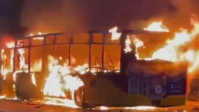 Τραγωδία-στην-Ελβετία:-6-νεκροί-και-τουλάχιστον-5-τραυματίες-μετά-από-φωτιά-σε-λεωφορείο-–-«Έριξε-βενζίνη-και-αυτοπυρπολήθηκε»