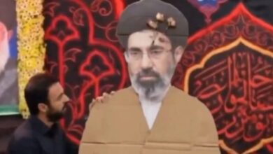 Μοτζτάμπα-Χαμενεΐ:-Με-χάρτινο-ομοίωμα-εμφανίστηκε-στην-Τεχεράνη-–-Τραυματίστηκε-την-πρώτη-ημέρα-του-πολέμου-στο-Ιράν,-γράφουν-οι-nyt