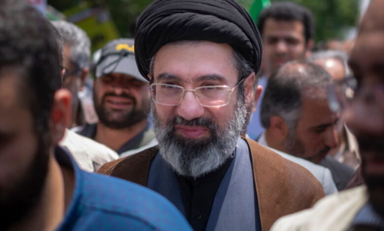 nyt:-Ο-Μοτζτάμπα-Χαμενεΐ-είναι-τραυματισμένος-στα-πόδια-–-Θρίλερ-με-την-υγεία-του-νεοεκλεγμένου-θρησκευτικού-ηγέτη-του-Ιράν