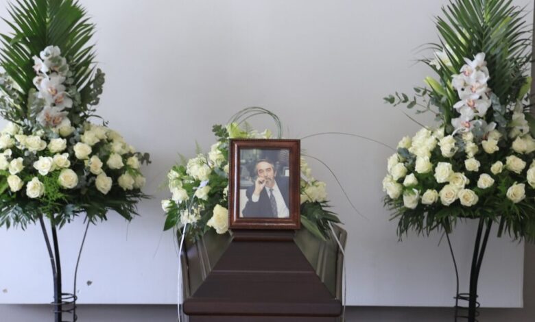 Γιώργος-Βότσης:-Πλήθος-κόσμου-στην-πολιτική-κηδεία-του-δημοσιογράφου