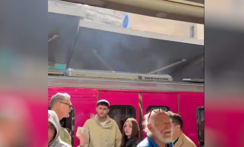 Άγιος-Νικόλαος:-Ακινητοποιήθηκε-συρμός-σε-σταθμό-του-ΗΣΑΠ-–-«Υπήρχε-μυρωδιά-και-έβγαιναν-καπνοί»-καταγγέλλουν-επιβάτες