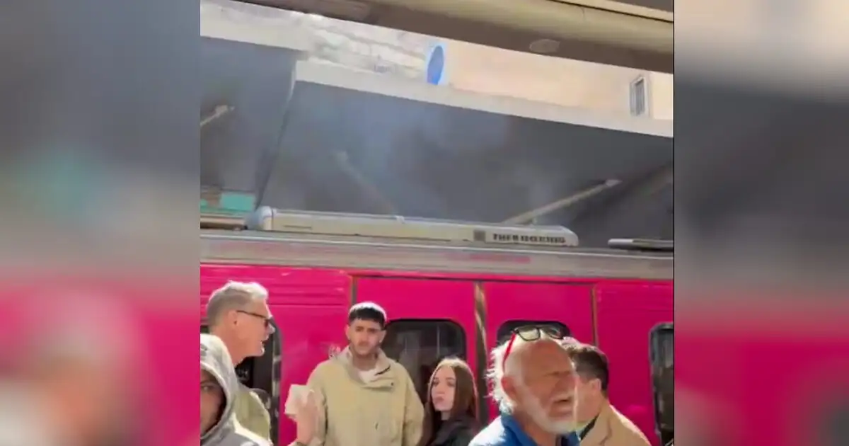 Άγιος-Νικόλαος:-«Υπήρχε-μυρωδιά-και-έβγαιναν-καπνοί»-καταγγέλλουν-επιβάτες-της-αμαξοστοιχίας-του-ΗΣΑΠ-που-ακινητοποιήθηκε