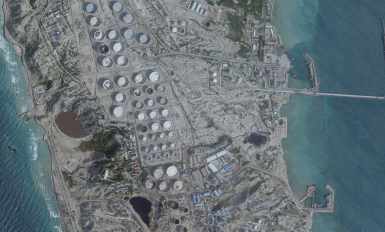 Οι-ΗΠΑ-εξετάζουν-επίθεση-στο-νησί-Χαργκ-που-ευθύνεται-για-το-90%-των-εξαγωγών-πετρελαίου-του-Ιράν,-λέει-το-axios