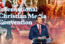 Σάλος-στο-Πεντάγωνο:-Ο-Πιτ-Χέγκσεθ-ξόδεψε-93-δισ.-δολάρια-σε-έναν-μήνα-–-Καβούρι-Αλάσκας,-μπριζόλες-ribeye,-πιάνο-και-παιδικά-αυτοκόλλητα