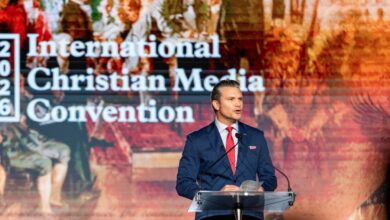 Σάλος-στο-Πεντάγωνο:-Ο-Πιτ-Χέγκσεθ-ξόδεψε-93-δισ.-δολάρια-σε-έναν-μήνα-–-Καβούρι-Αλάσκας,-μπριζόλες-ribeye,-πιάνο-και-παιδικά-αυτοκόλλητα