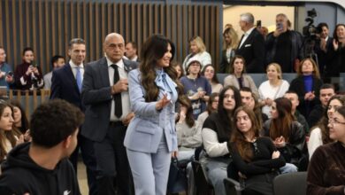 Η-Κίμπερλι-Γκιλφόιλ-στο-Μητροπολιτικό-Κολλέγιο:-«Μαζί-ανεβάζουμε-τις-σχέσεις-ΗΠΑ-και-Ελλάδας-σε-νέα-ύψη»