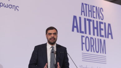 Παύλος-Μαρινάκης:-«Έχει-έρθει-η-ώρα-να-ανοίξει-η-συζήτηση-για-να-καταργηθεί-η-ανωνυμία-στο-διαδίκτυο,-να-βγάλουμε-δηλαδή-τις-κουκούλες»